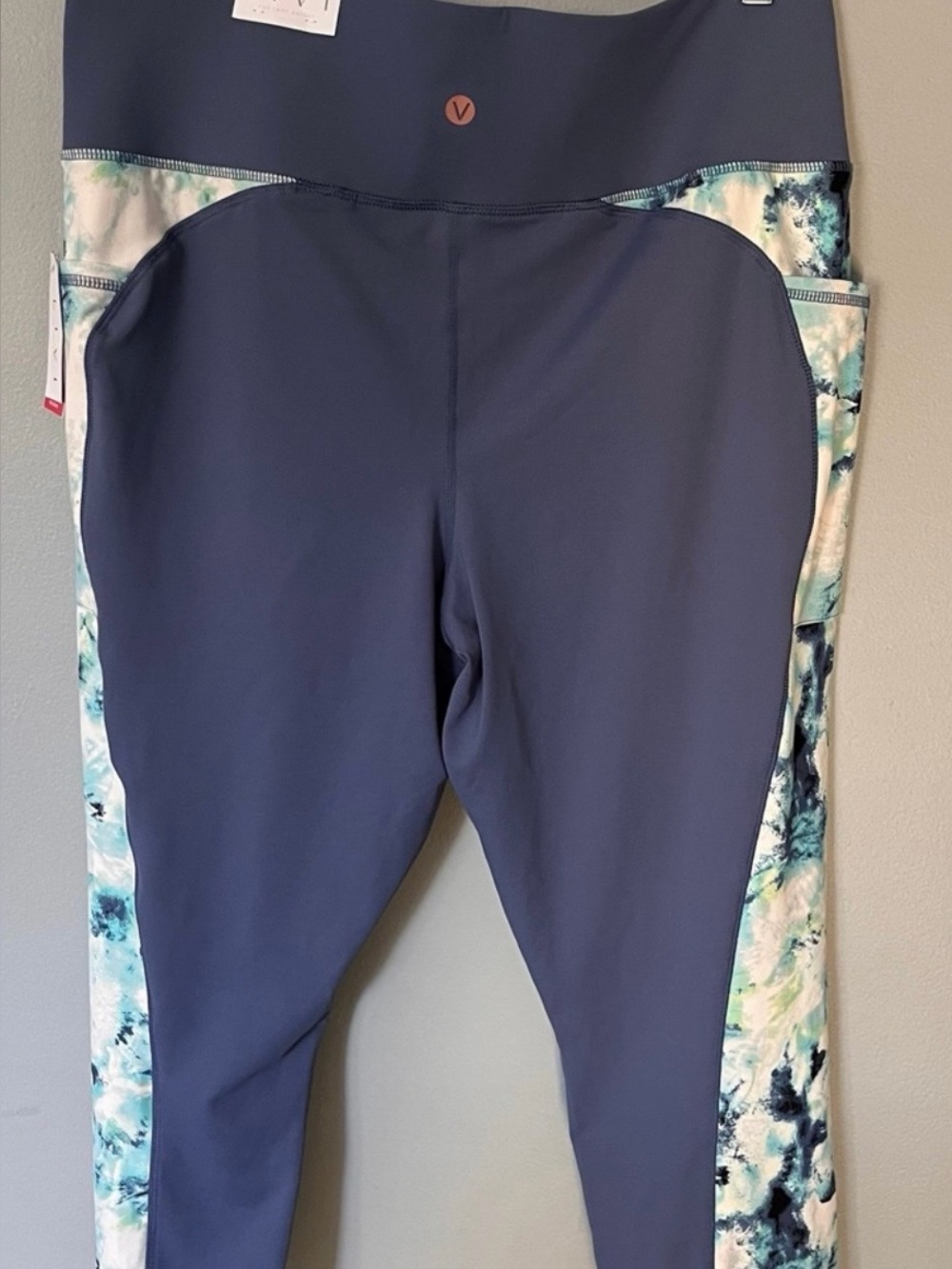 NWT LIVI by Lane Bryant Wicking Capri Legging 18/20